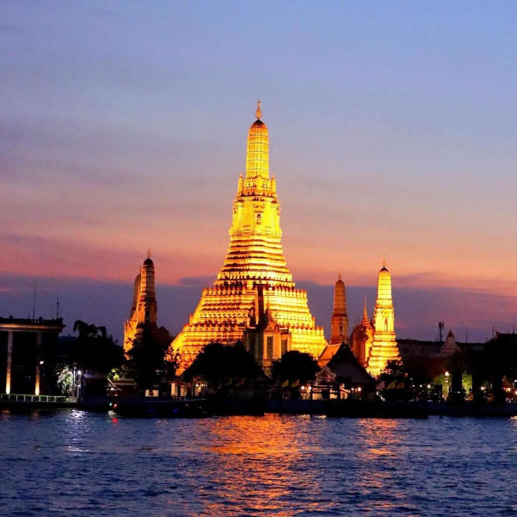 Chao Phraya River (Mae Nam Chao Phraya) in Bangkok - Amazingworld