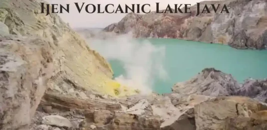 Ijen-Volcanic-Lake-Java