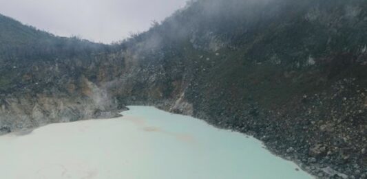 Kawah-Putih-crater-lake