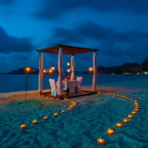 Romantic-Candlelight-Dinner-at-the-beach-site