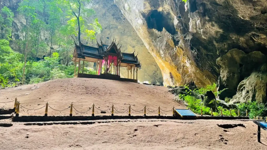 Phraya-Nakhon-Cave