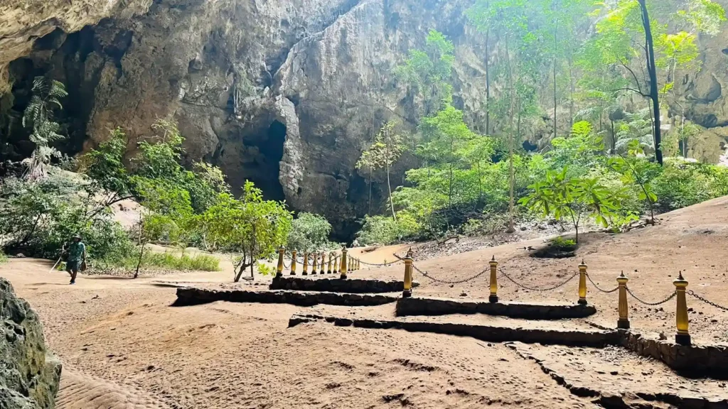 Phraya-Nakhon-Cave