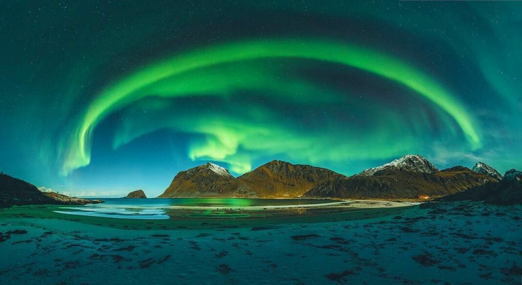 Northern-Lights-in-Iceland