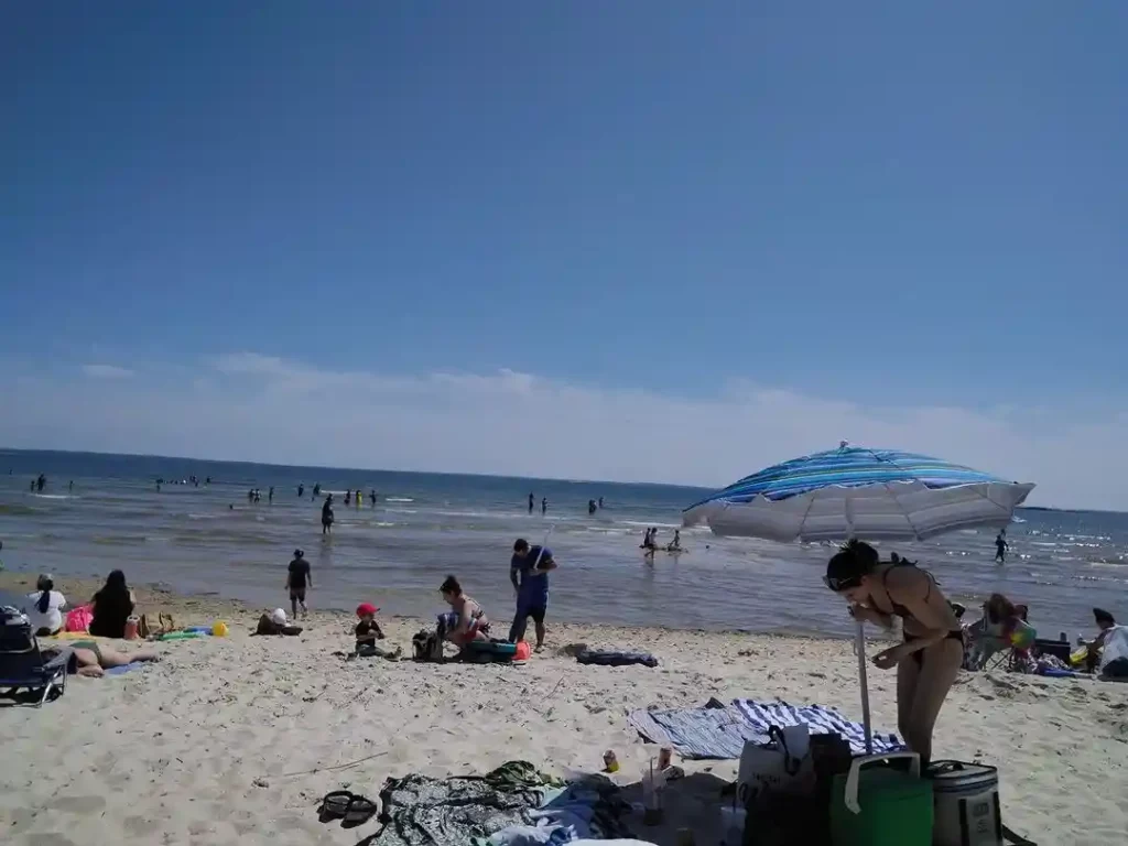 Rocky-Neck-State-Beach-and-Park