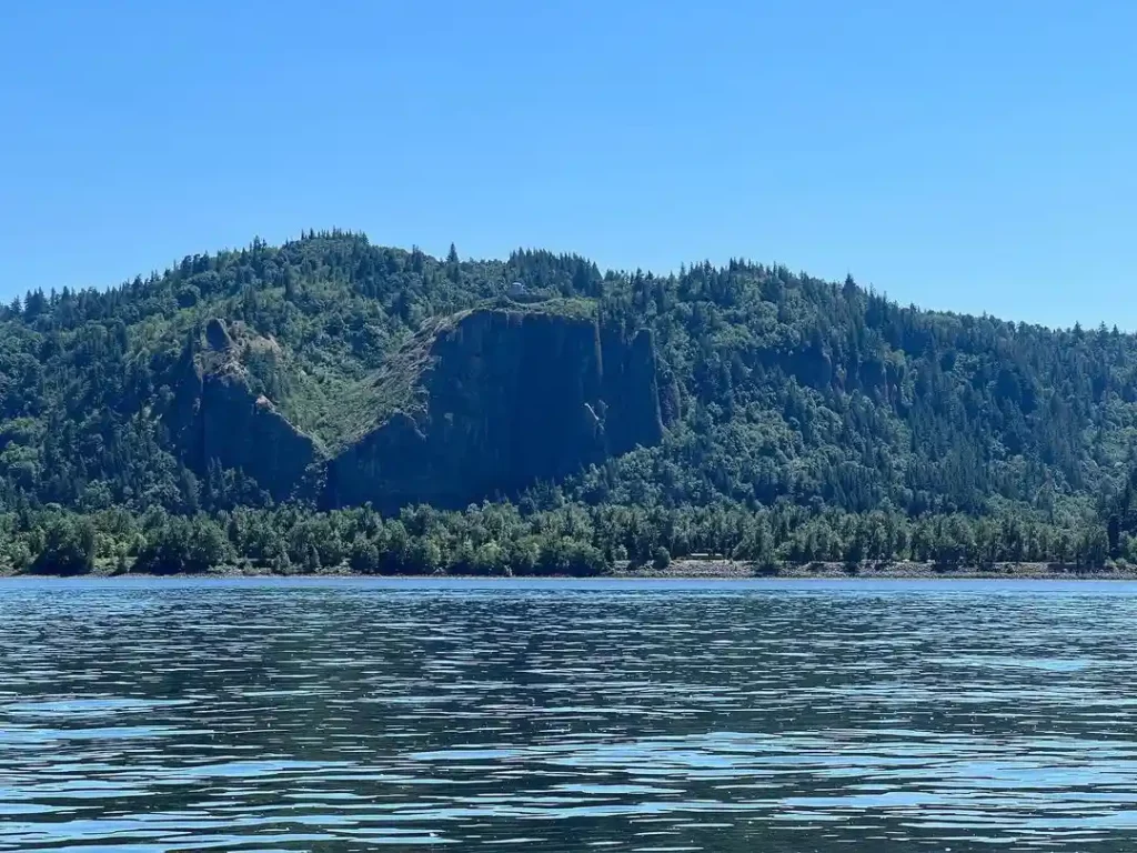 Rooster-Rock-Beach